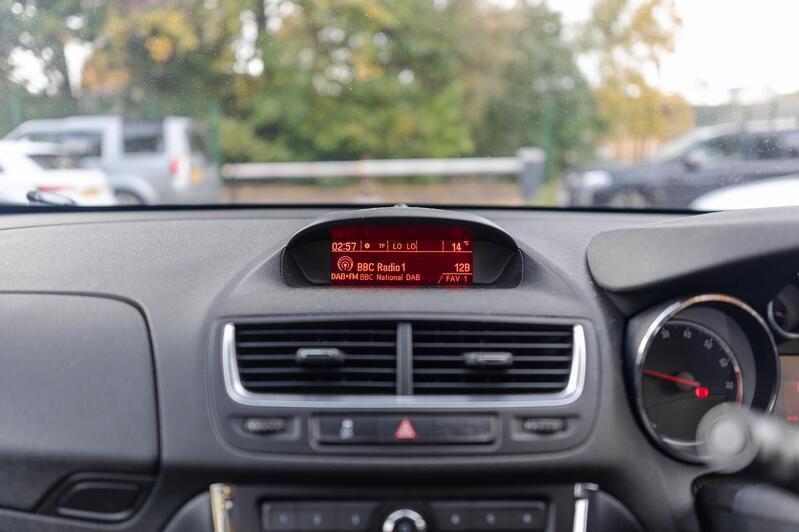 VAUXHALL MOKKA